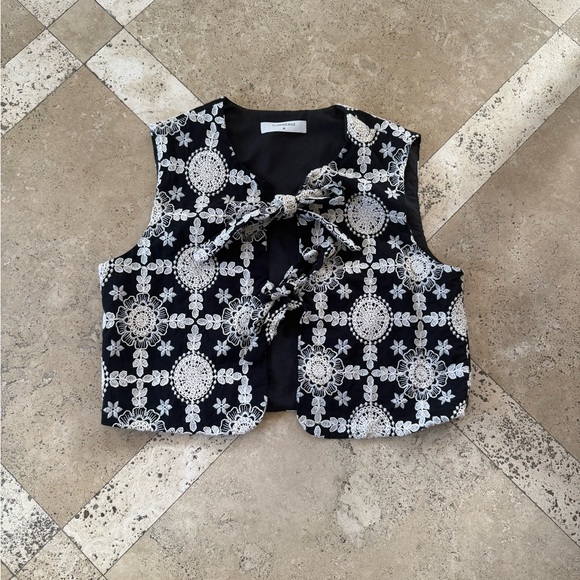 Commense Embroidered Cotton Tie-Front Vest - Picture 3 of 6